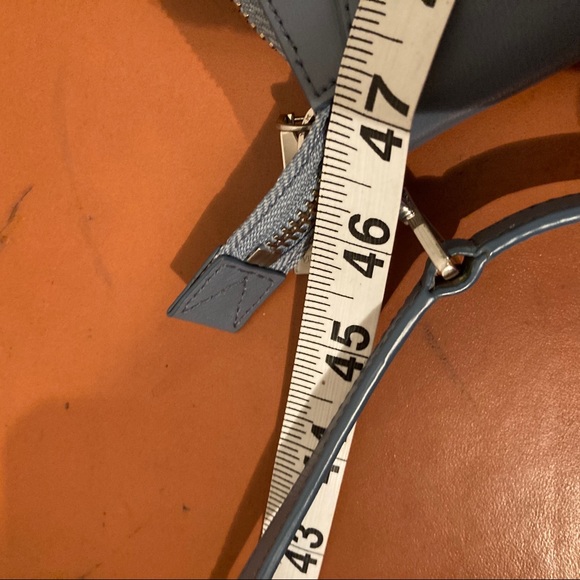 Vince. Pastel Blue Crossbody Authentic - Picture 12 of 12